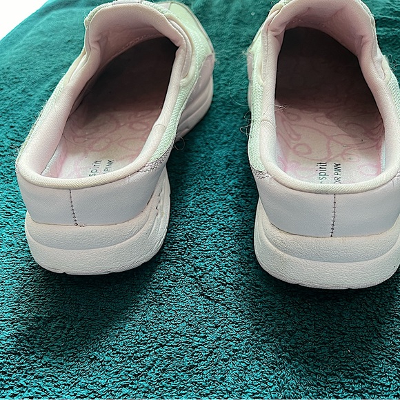 EASY SPIRIT “Move For Pink” Limited Edition White-Pink Travel Time Clogs, 8.5M - Picture 10 of 15